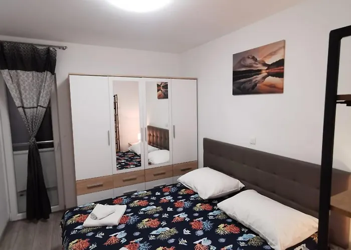 Matej Apartmen-balcony With View And Free Parking *